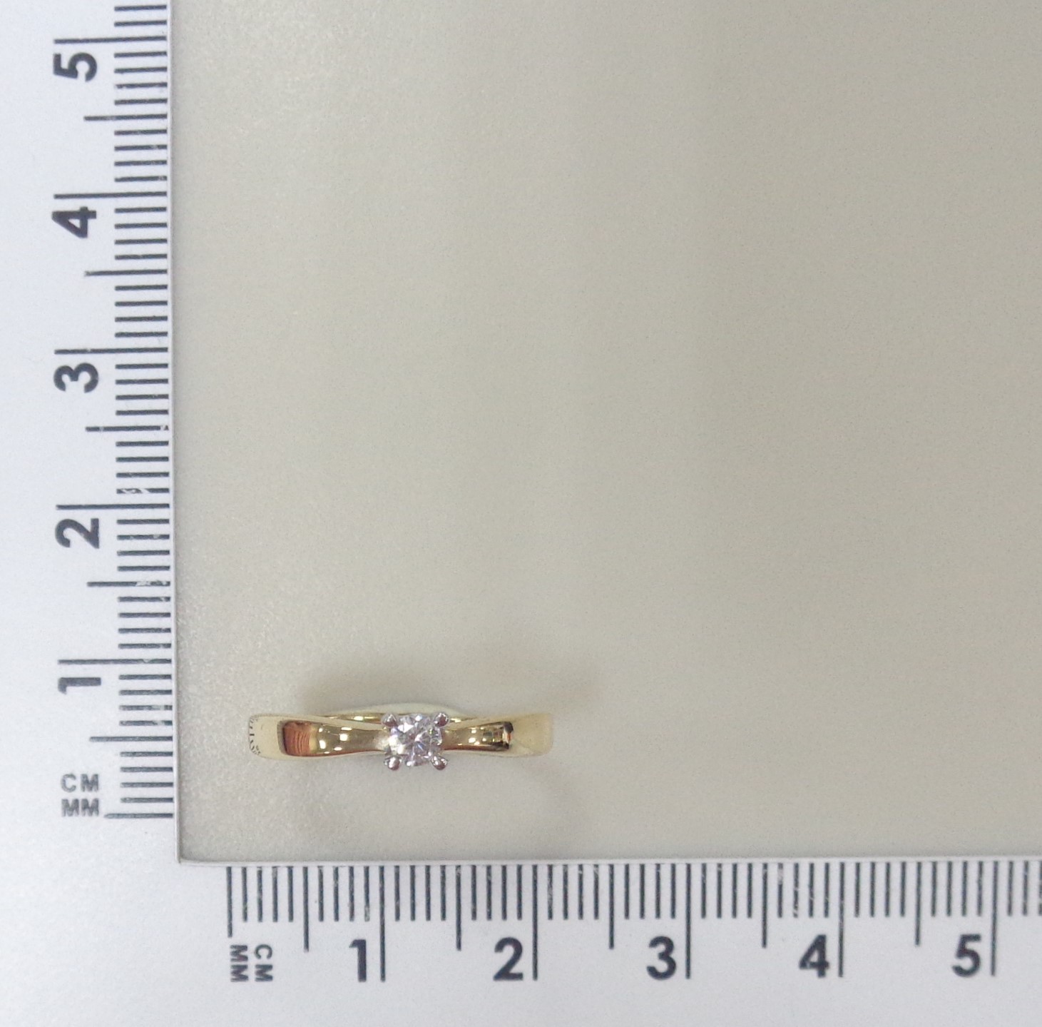 Золотое кольцо 585 пробы; родий; вставки 1 Бр.Кр-57 0,085 3/6А